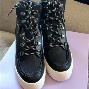 NEW Madden girl wedge sneaker black